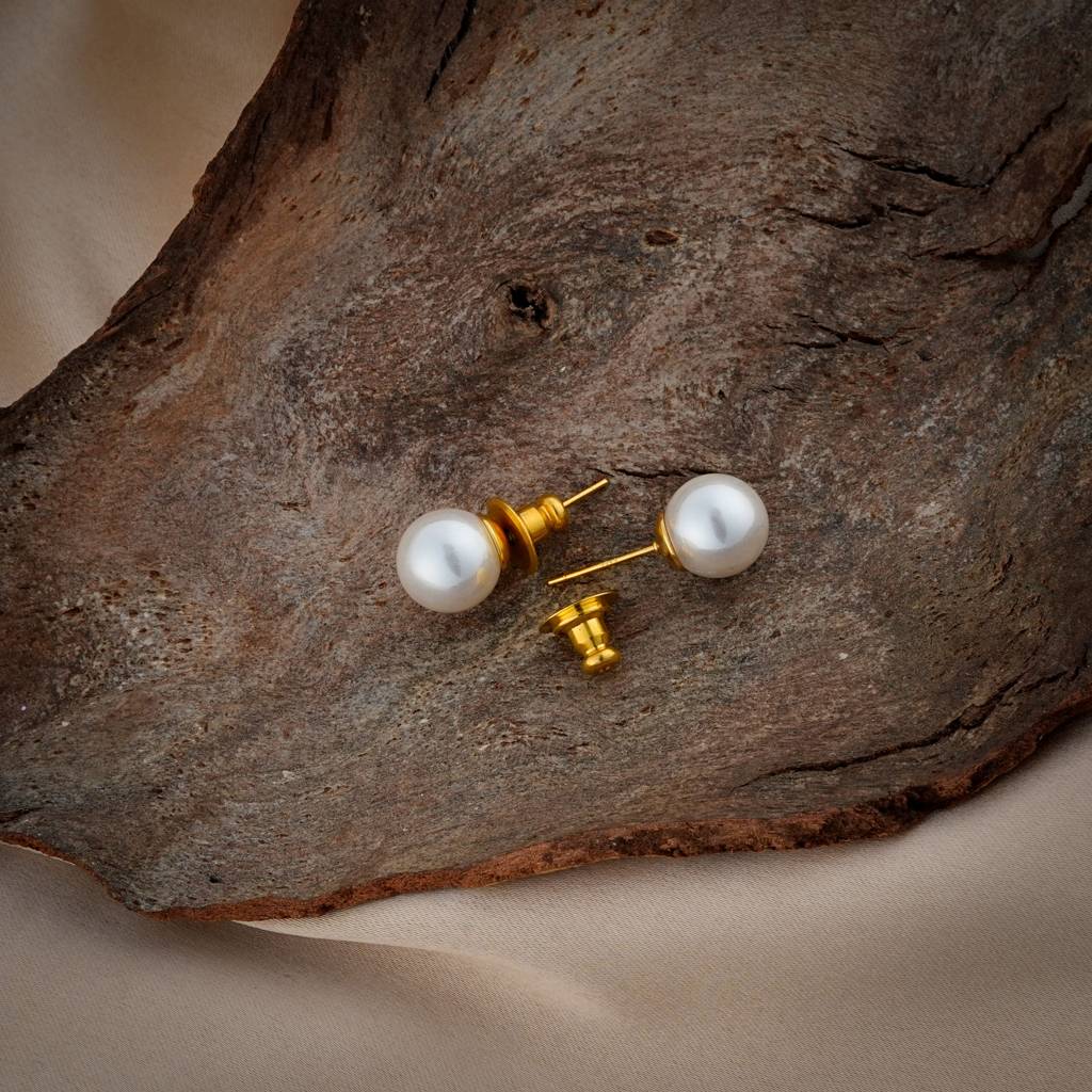 White Pearl Studs : PRBE09