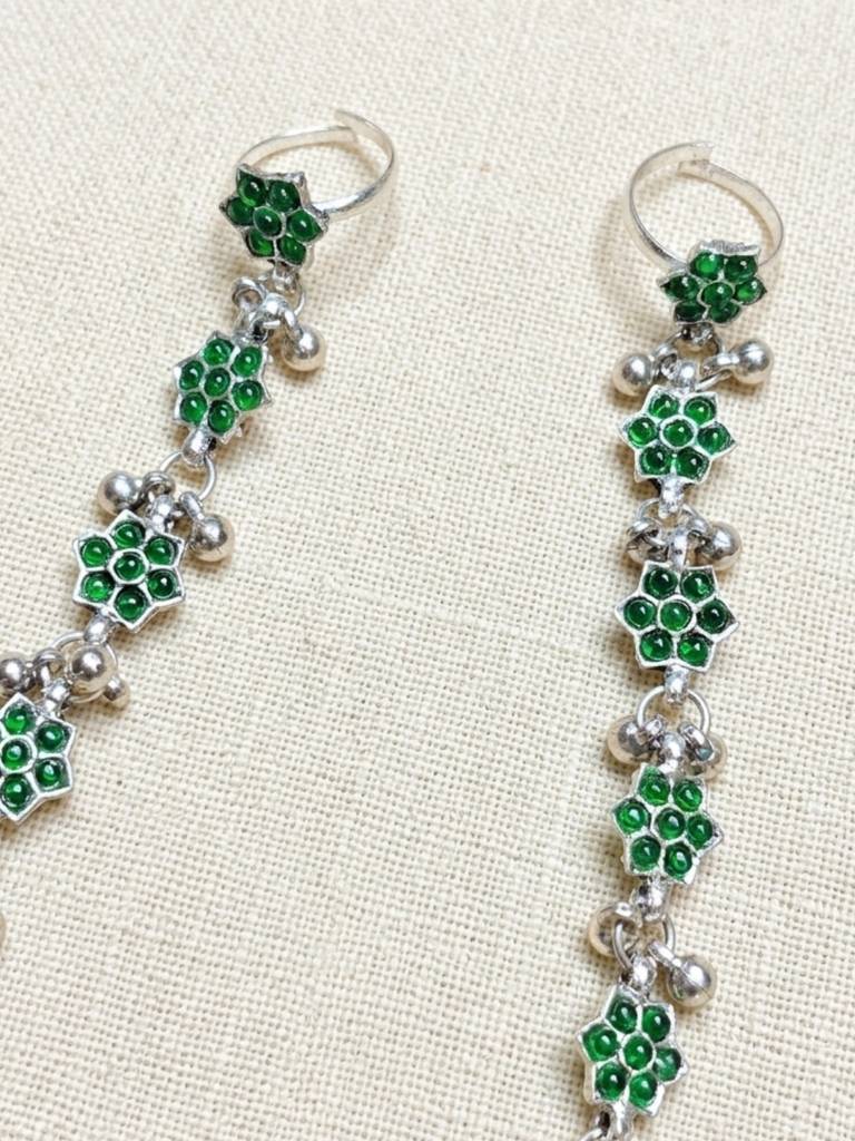 Women Silver-Plated Green Kundan Stone-Studded Floral Anklet With Toe Ring : VI26ANK10002
