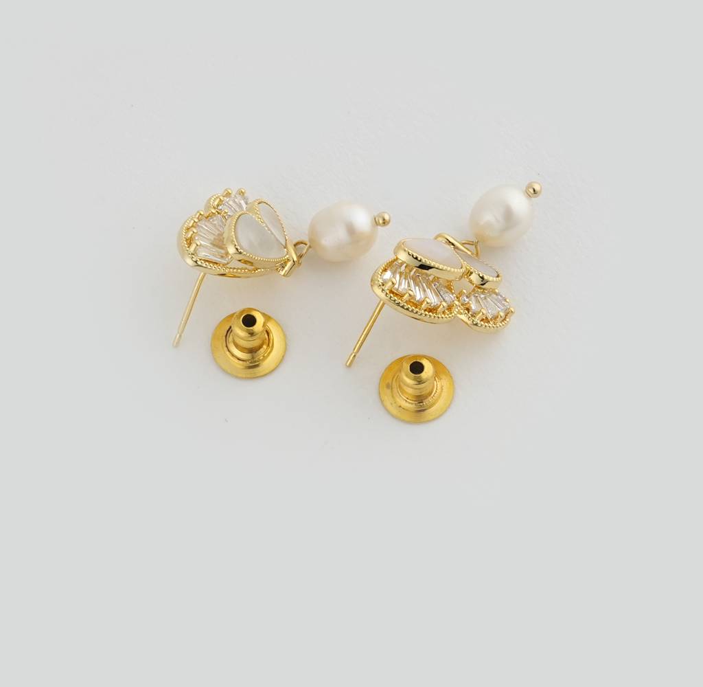 Serene Pearl Mop Butterflies Studs : PRBE08