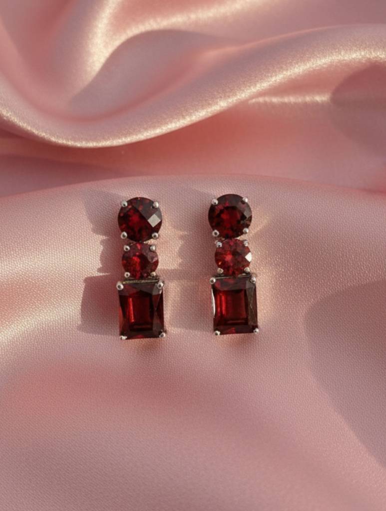 Kicky & Perky Natural Garnet Triple-Stone Drop Earrings In 925 Sterling Silver : VSILSME058_G