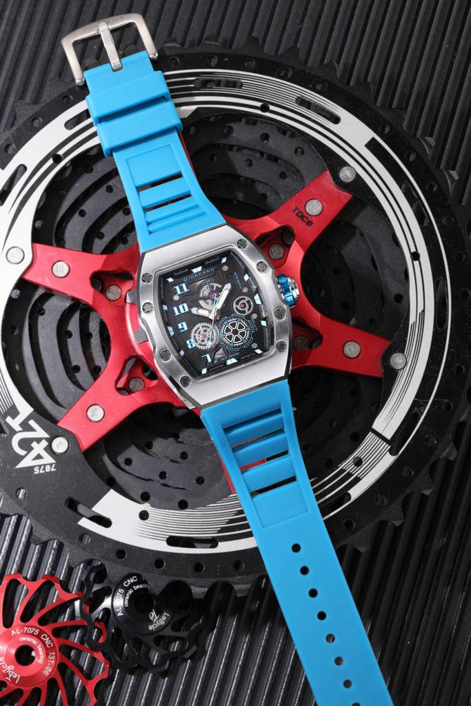 Giordano Sqaure Analog Casual Sporty Watch For Men – Mechanical-Inspired Design Dial, Quartz Movement, Silicon S : GZ-50150-04