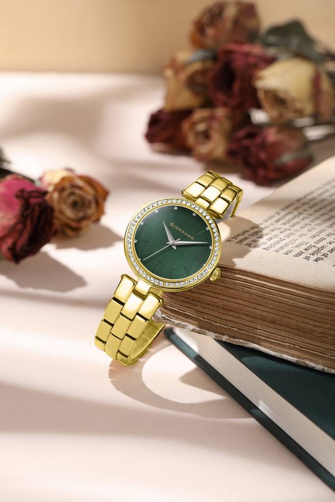 Analog Watch For Women With Diamond Studded Case And Metal Strap : A2079-66