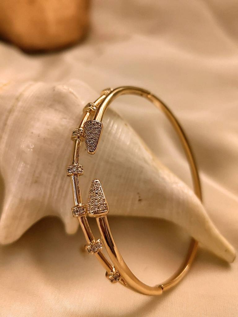 Arrow Head Studded Cuff Â Rosegold Plated, 316L Stainless Steel, Ad Stones, For Wrist Size 2'4 & Above : S925B506AHSC