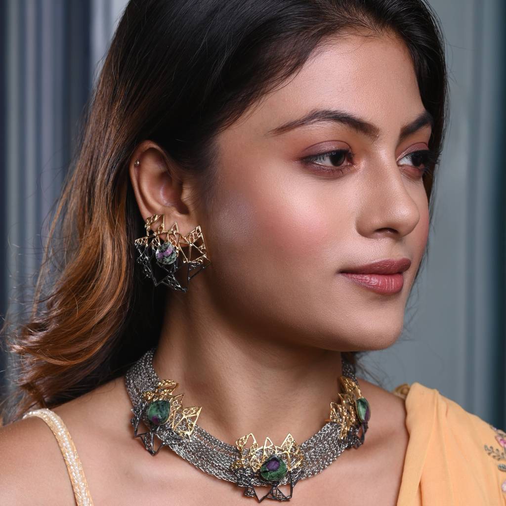 Titilating Triangle Small Earrings : AA-1077