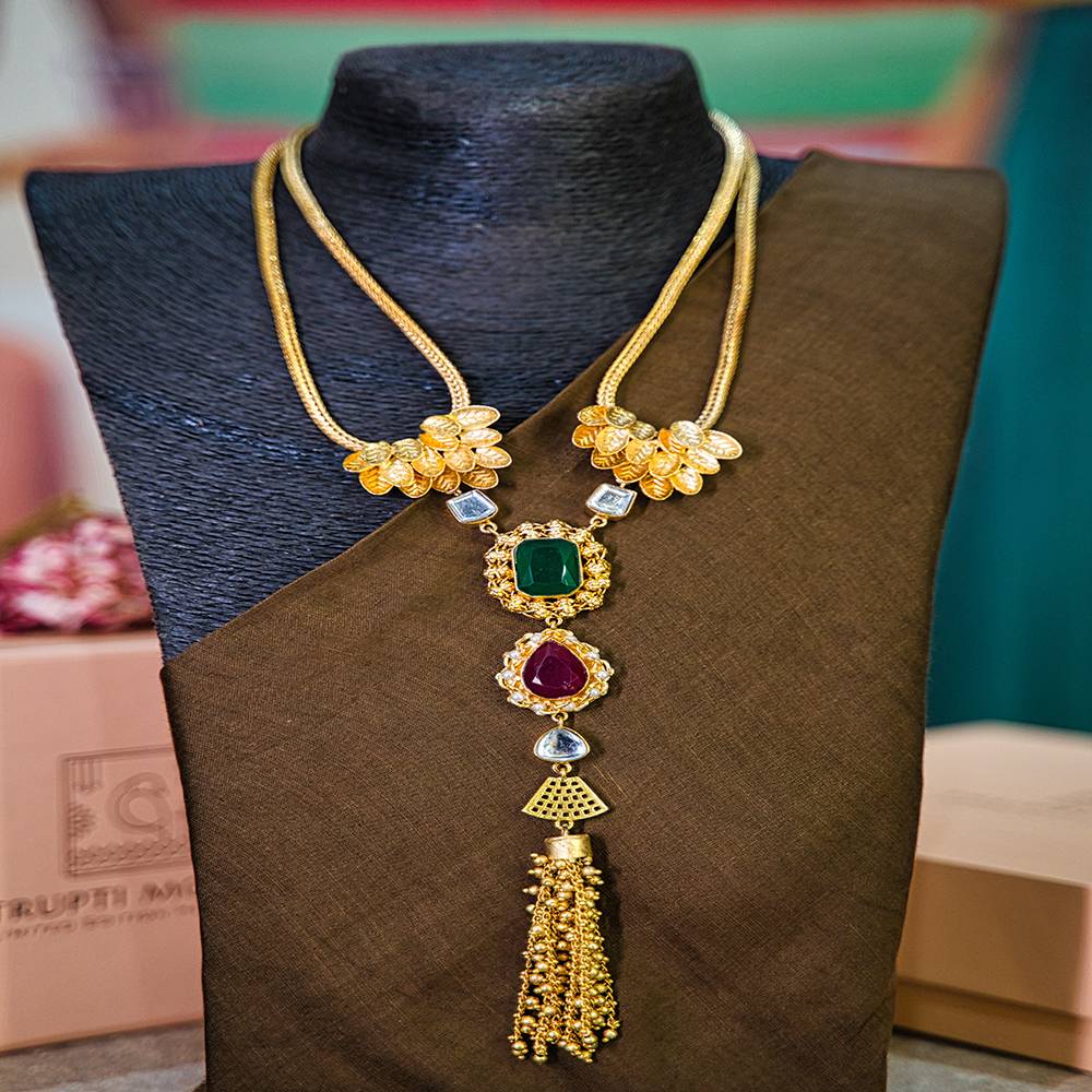 Emerald Crimson Elegance Handcrafted Necklace : AC-2002