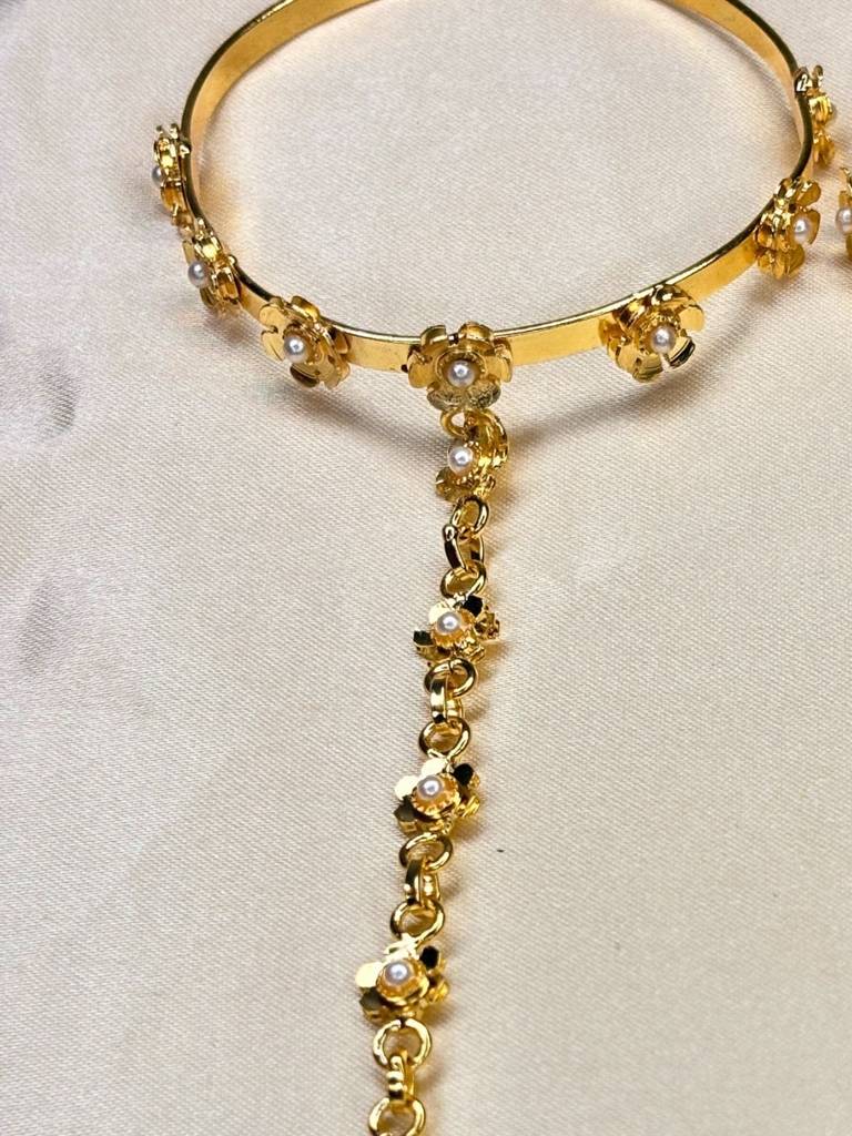 Gold-Plated Floral Pearl Adjustable Bracelet With Finger Ring Hand Harness Hathphool : VI26BC100104