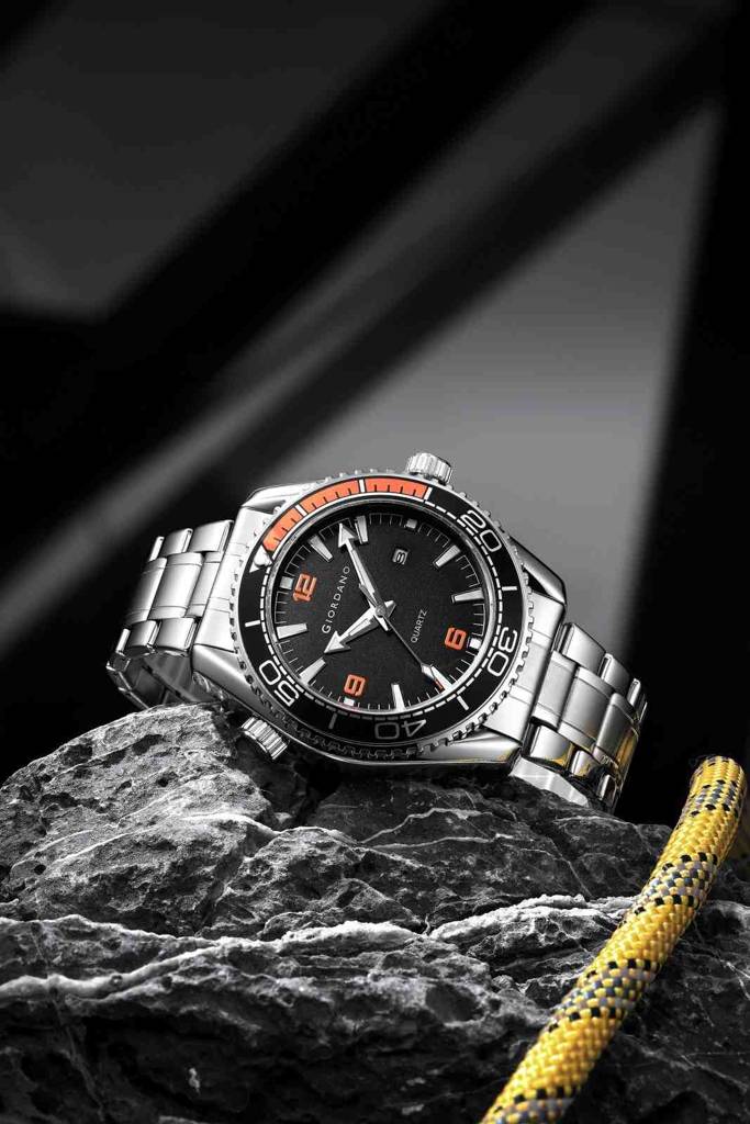 Giordano Analog Quartz Watch For Men – Round Dial With Rotating Bezel, Luminous Hour Markers, Silicone Strap, Da : GZ-50159-11