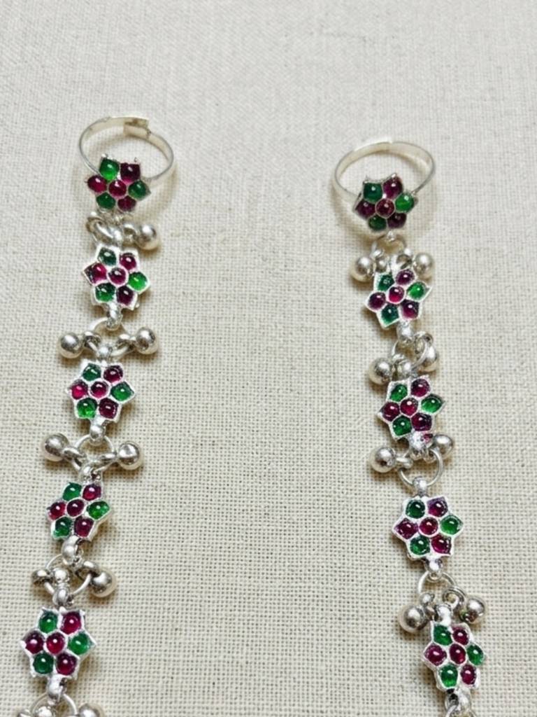 Women Silver-Plated Multi-Colour Kundan Stone-Studded Floral Anklet With Toe Ring : VI26ANK10003