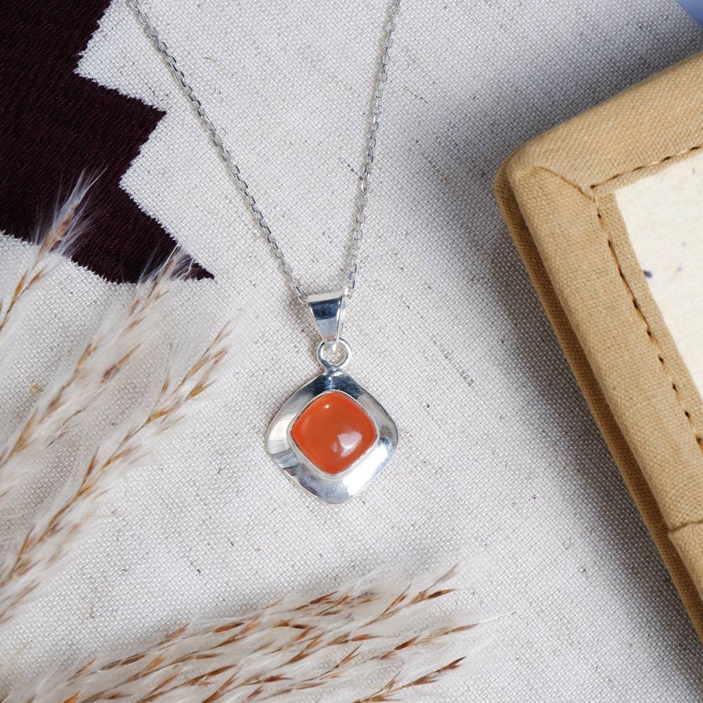 925 Sterling Silver Carnelian Pendant With Chain For Women | Gemstone Pendant | Handmade Silver Jewelry | Elegant  : FU-1253-C