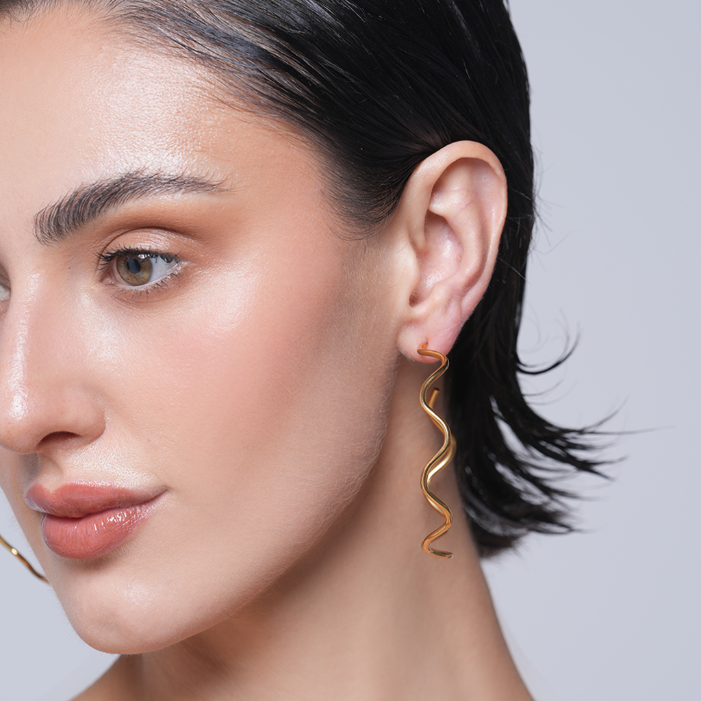 Wave Cc Hoop Earrings : CAO0080JND