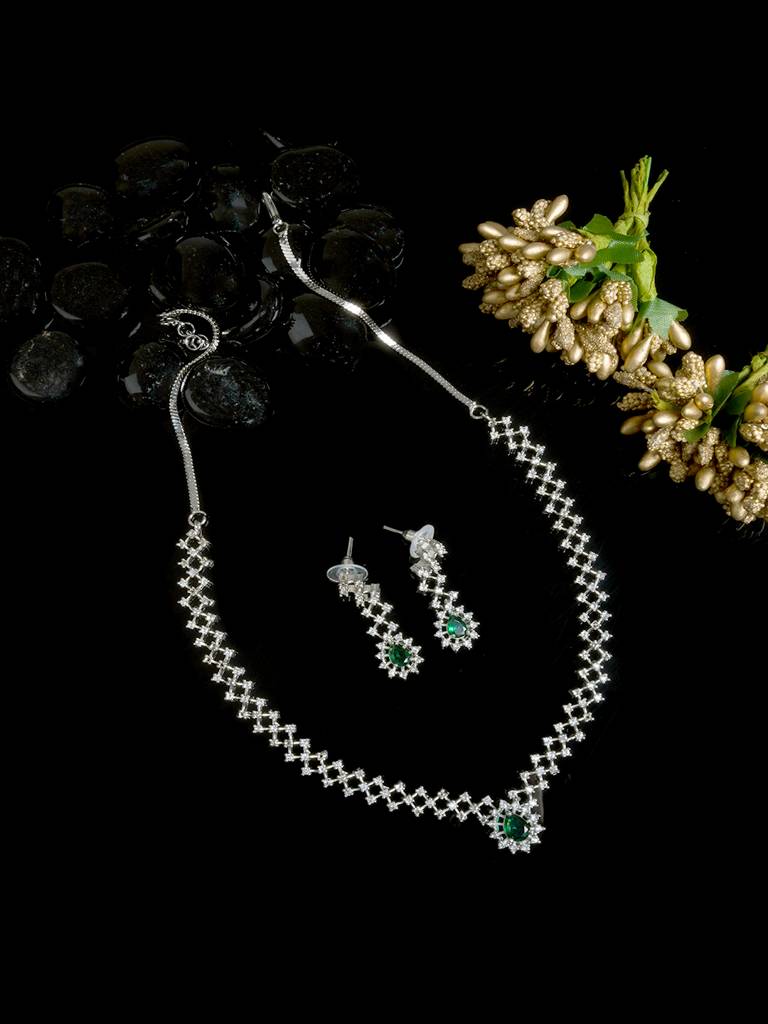 Handmade Sleek Ad Pendant Style Necklace Setâ : AD143GREEN