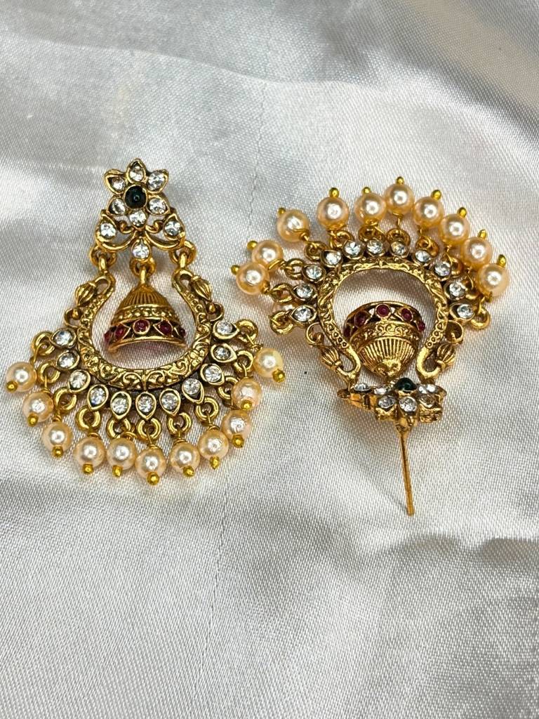 Gold-Plated Kundan Stone-Studded Peacock & Jhumka Pendant Necklace Jewellery Set : VI26JSTJ100009