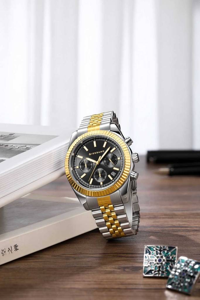 Giordano Chronograph Analog Watch For Men – Textured Bezel, Luminous Index Markers, Stainless Steel Strap & Date : GZ-50164-33