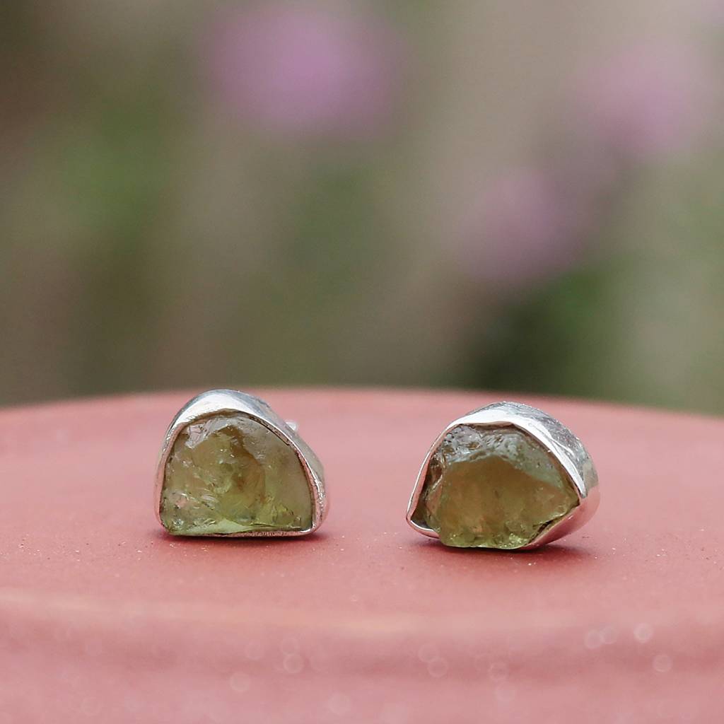 925 Silver Raw Peridot Stud Earrings | Handmade Natural Stone: Uncut Peridot Stone | Lightweight Womenâs Jewelry : FU-0117-7
