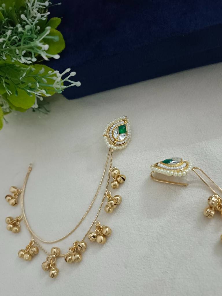Brass-Plated Kundan Studded And Ghungroo Beaded Kashmiri Ear Cuff : VS105321