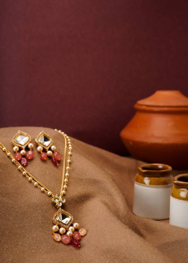 22Kt Gold-Plated Floral Blush Pendant Set : PE40037