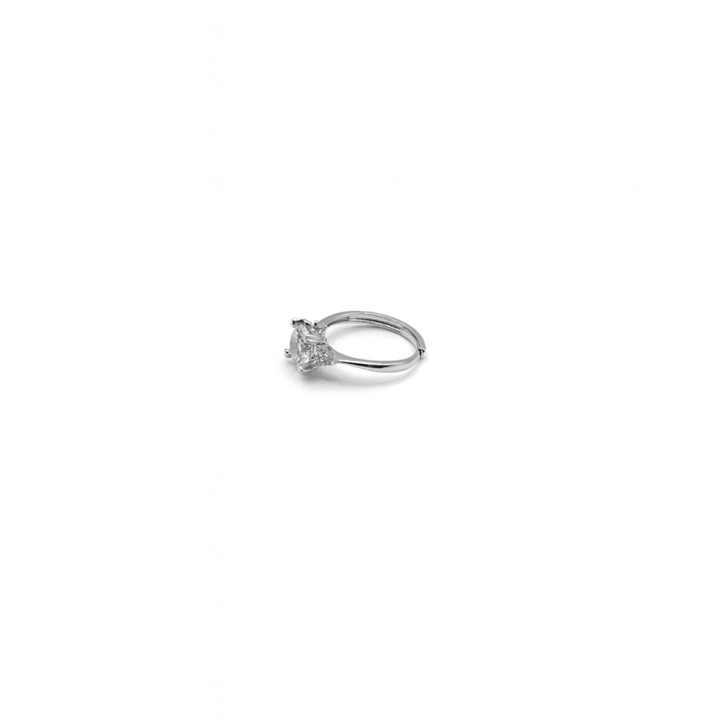 Sterling Silver Classic Round-Cut Solitaire Ring : RGS084