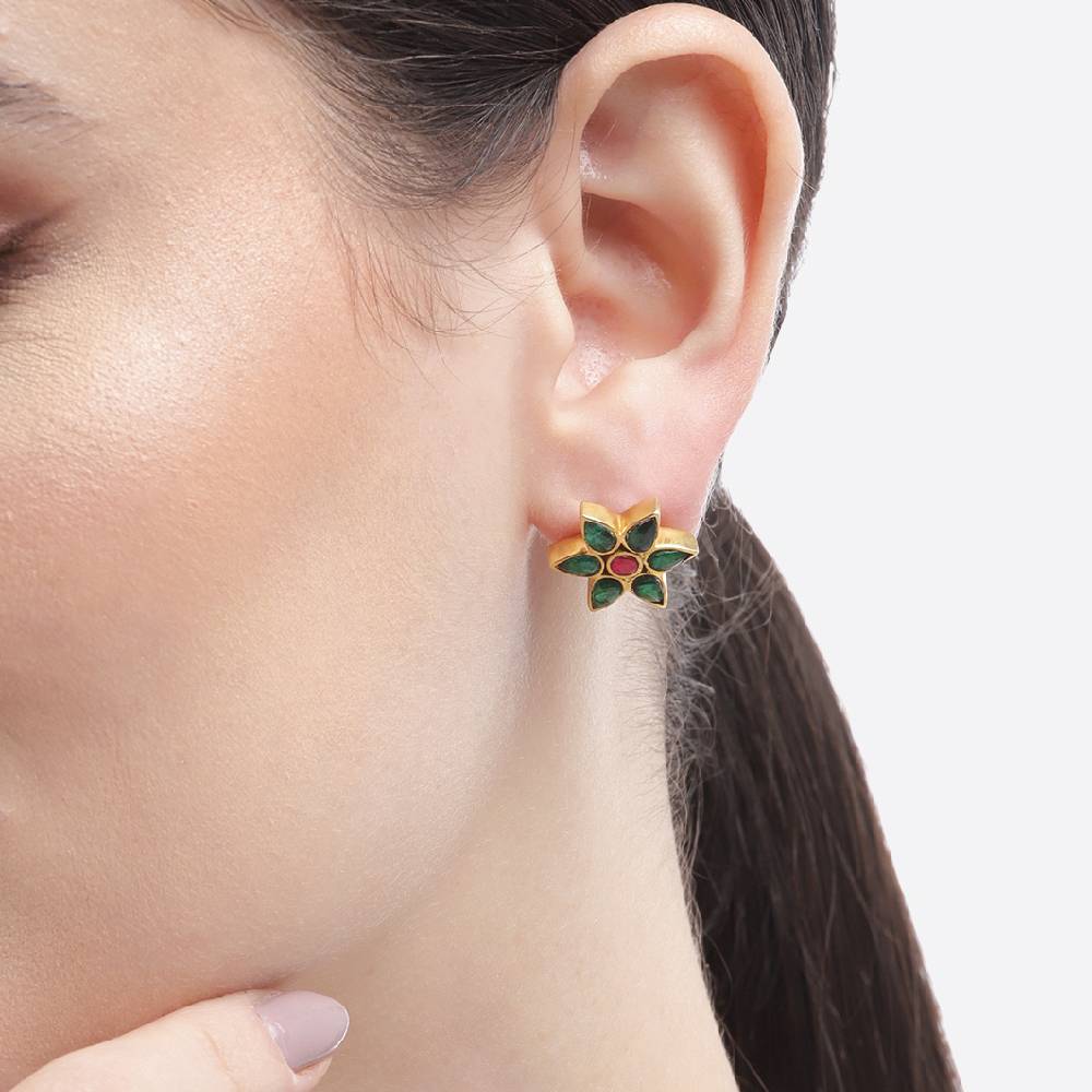 92.5 Silver Green Kundan Flower Stud Earrings : 92.5 Silver Green Kundan Flower Stud Earrings : 92.5 Silver Green Kundan