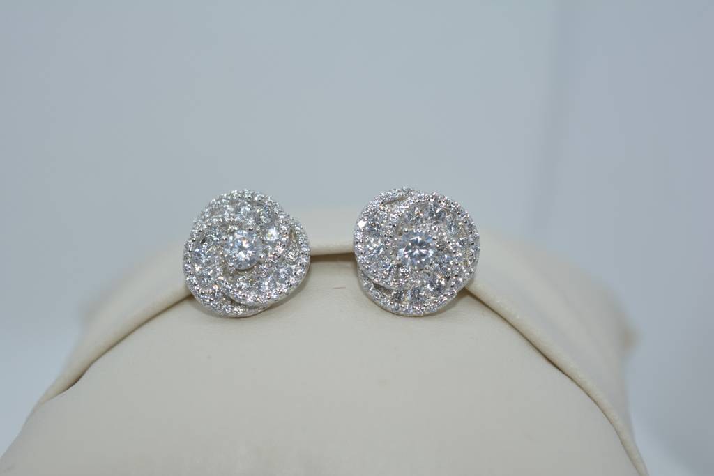 Twisted Charm Earrings : 516