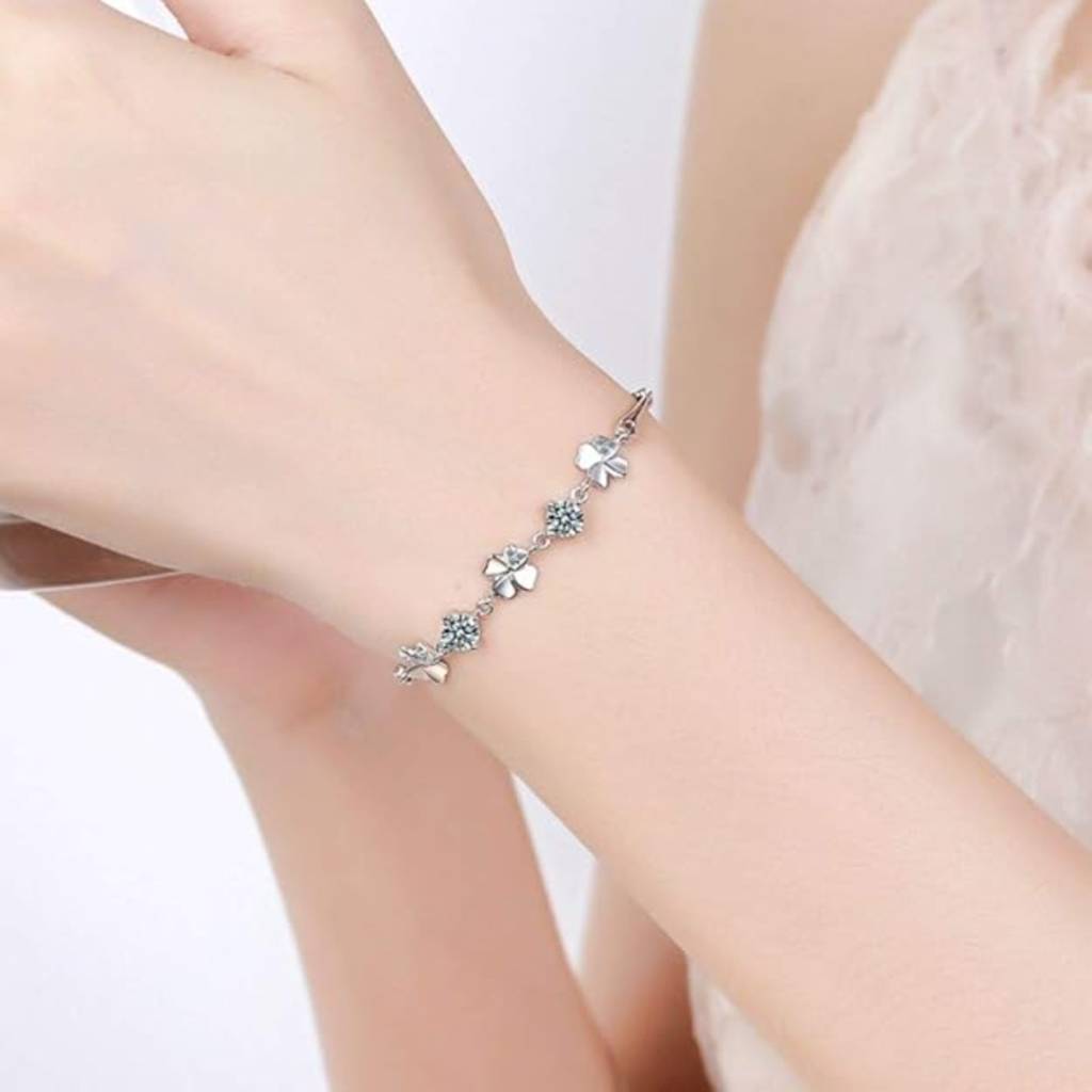 18K Plated Minimal Clover Bracelet With Crystals : AILF0220B103