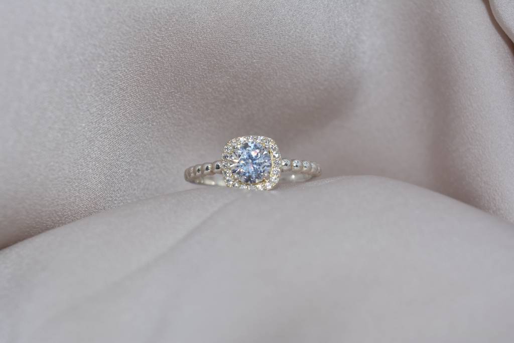 Luminous Elegance Ring : 524