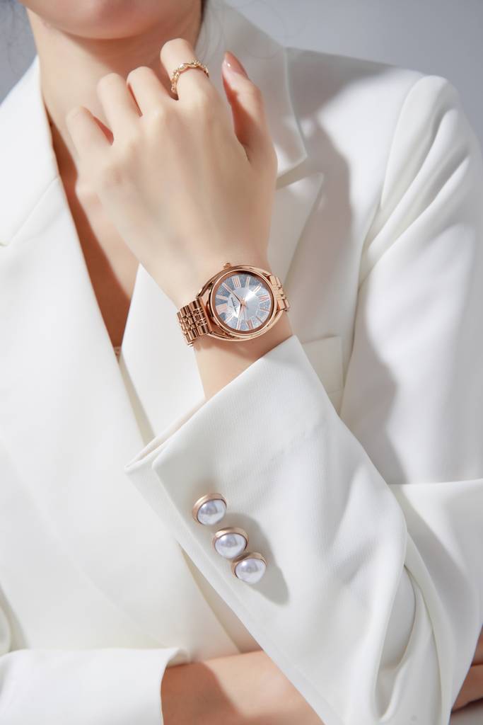 Daniel Hechter Paris Neuilly Collection Analog Watch For Women Â Roman Indexes, Shimmer Round Dial And Stainles : DHW2007-33