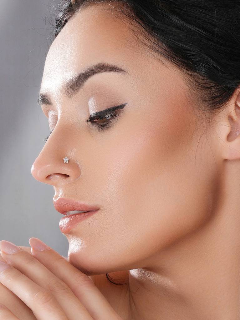 925 Sterling Silver Star Shaped Ad Embellished Solitaire Studds Nose Ring : AGNT5328