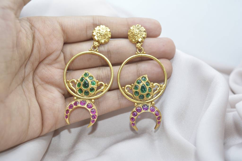 Golden Sparkle Hoop Earrings : 548