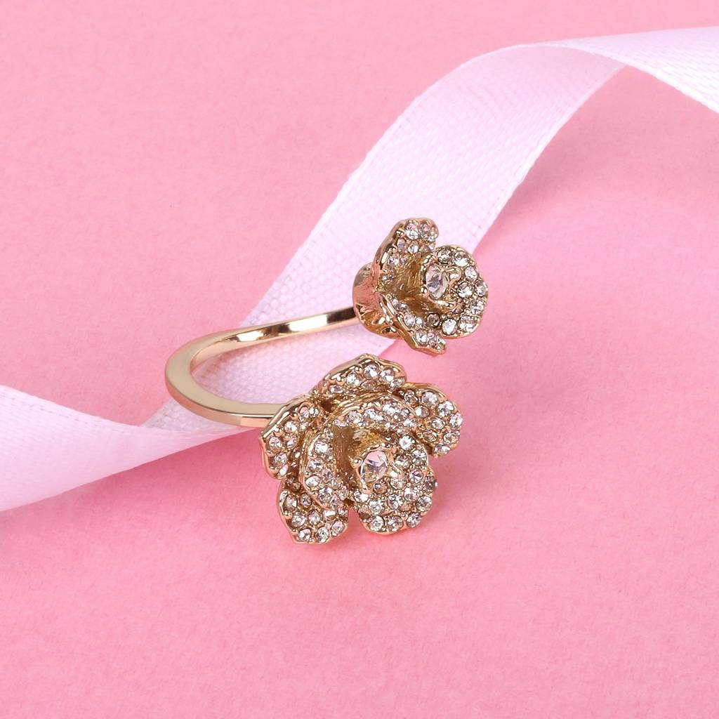 Trendy Lightweight Rose Finger Ring: Rosegold Plated Flexible