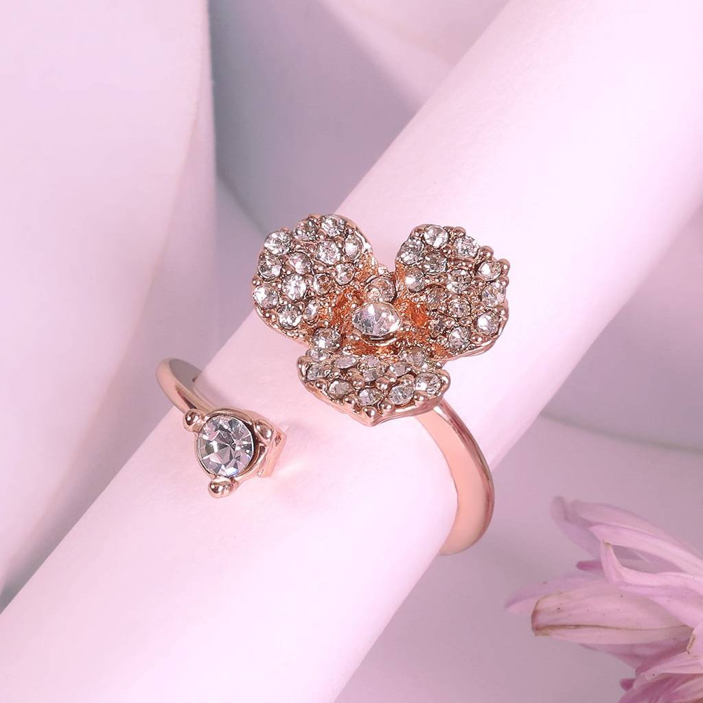 Floral Rose Motif Adjustable Finger Ring: Lightweight Flexible
