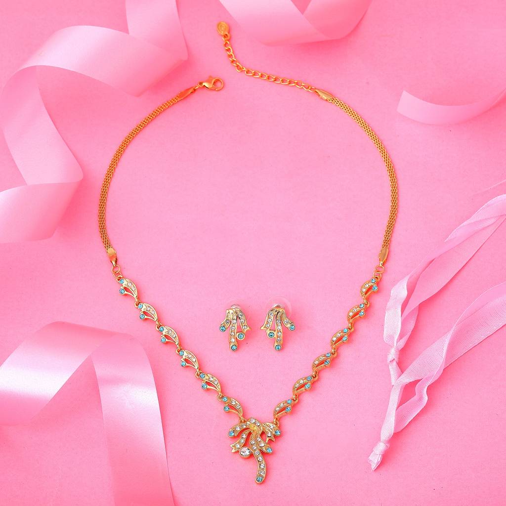 Estele Gold Plated Stunning Necklace Set With Crystals For Women : 8987NKER