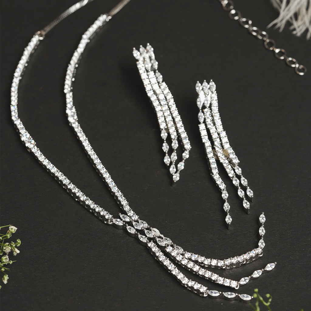Sleek Designer Silver Ad Necklace : CAO0224VIH