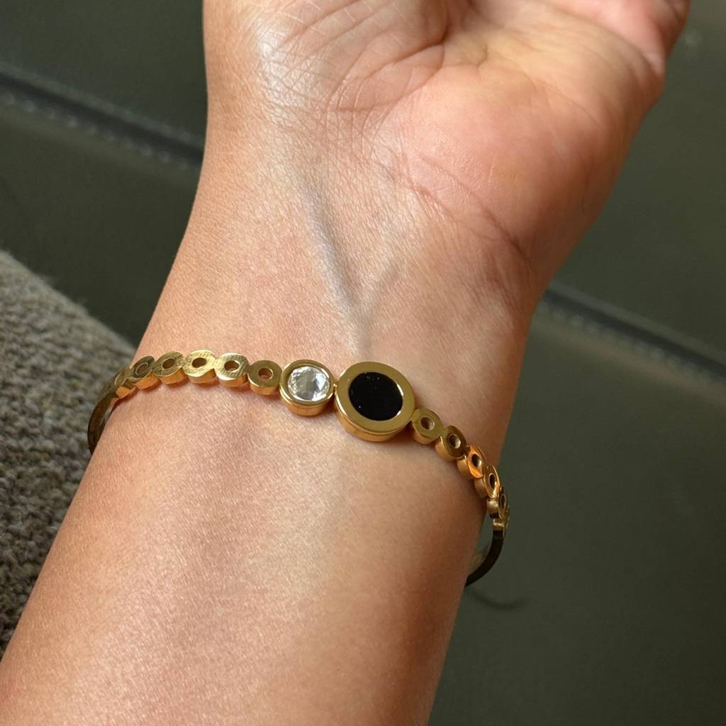 Diamond With Black Stone Openable Bracelet : BR_SS_CB01_gld