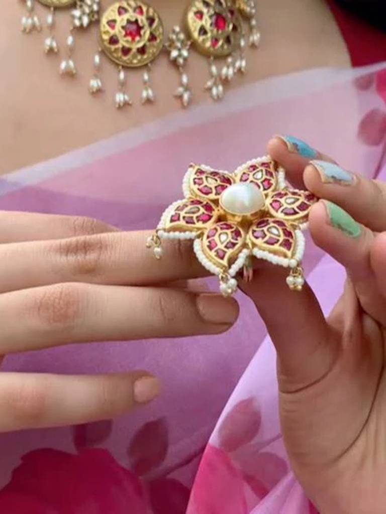 Centre Pearl Gold Plated Kundan Ring : U125SG025R0124