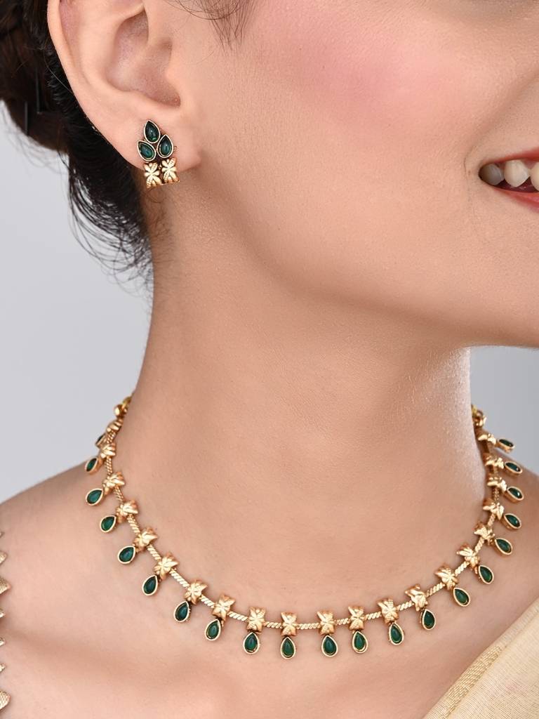 Gold Plated Delicate Green Stone Necklace Set : S24MRNKS487GRN