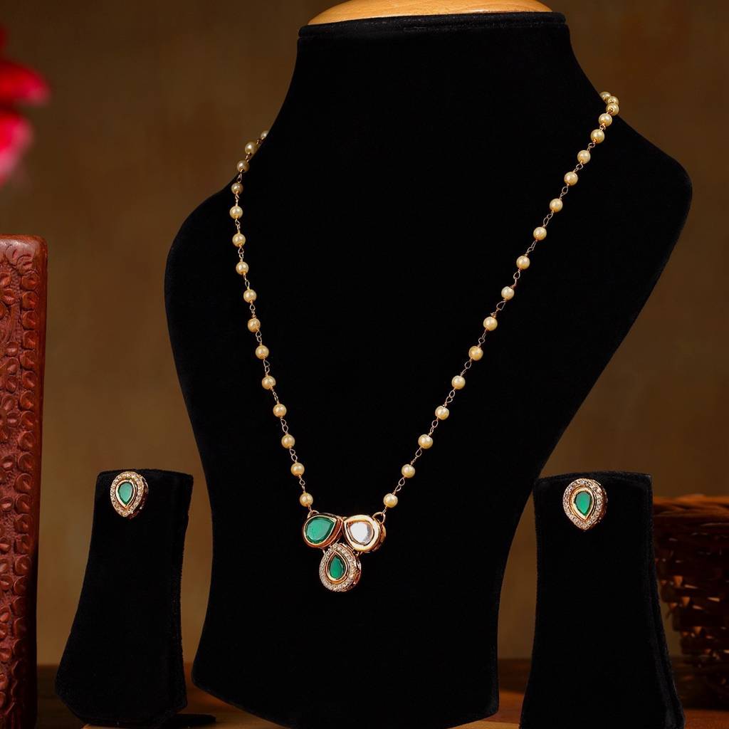 22Kt Gold-Plated 3 Petal Pearl Chain Necklace Set : PE12011