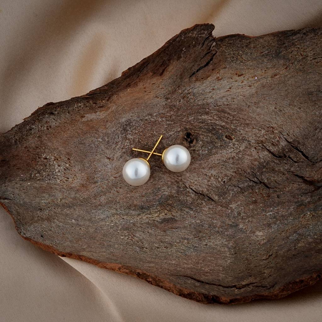 White Pearl Studs : PRBE09