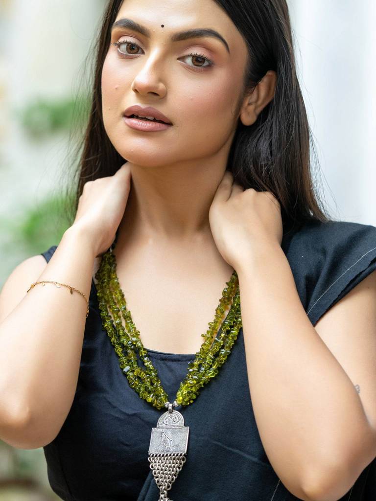 Bohemian Handmade Green Semi-Precious Stone Chips Tribal Pendant Necklace Set : LAANP128