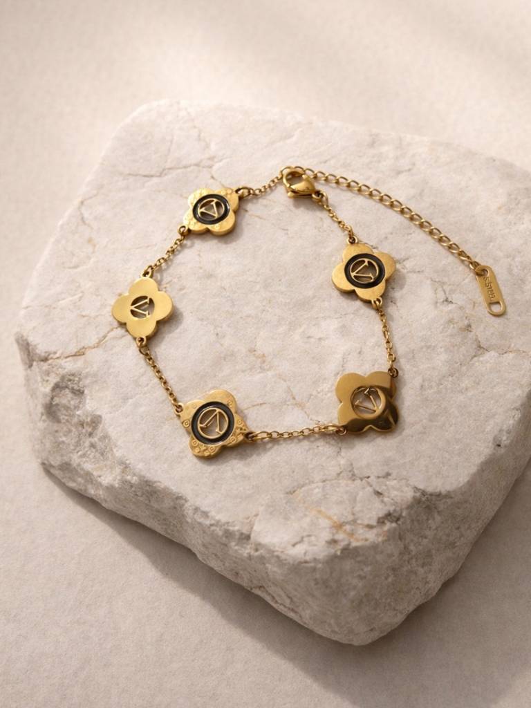Gold Clover V Chain Bracelet – 18K Gold Plated Stainless Steel : ATCB747GCVB