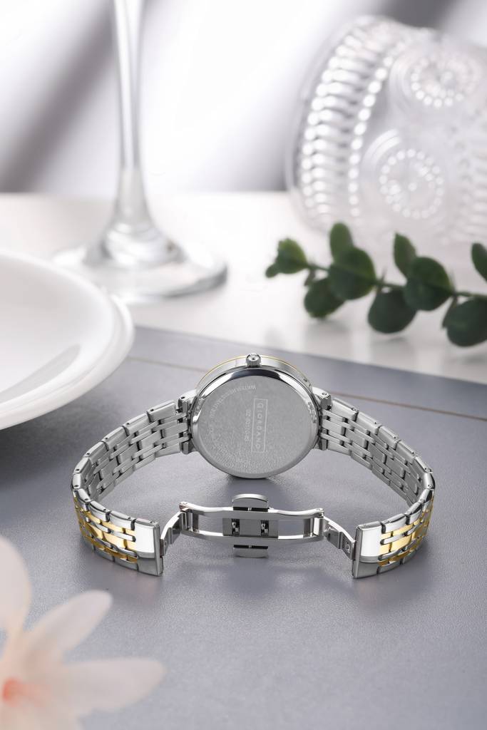 Giordano Stylish Analog Watch For Women – Round Cut Glass Dial,Diamond Studed Bezel, Stainess Steel Strap And Da : GZ-60110-33