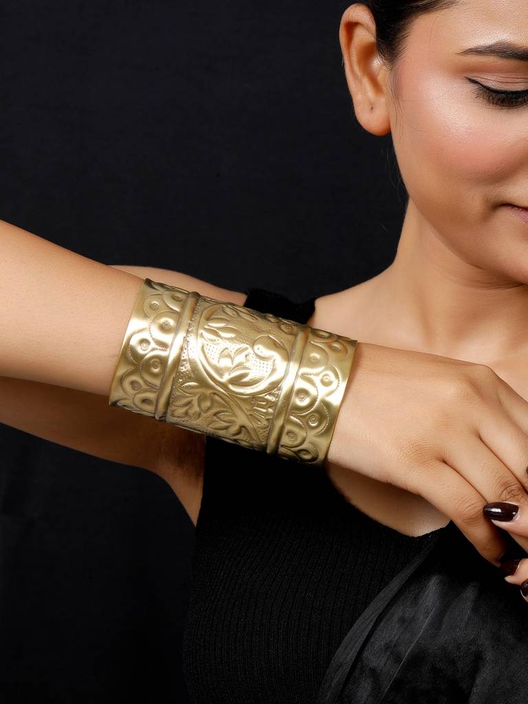 Women Oxidised Cuff Bracelet/Handcuff : VI24BC100010