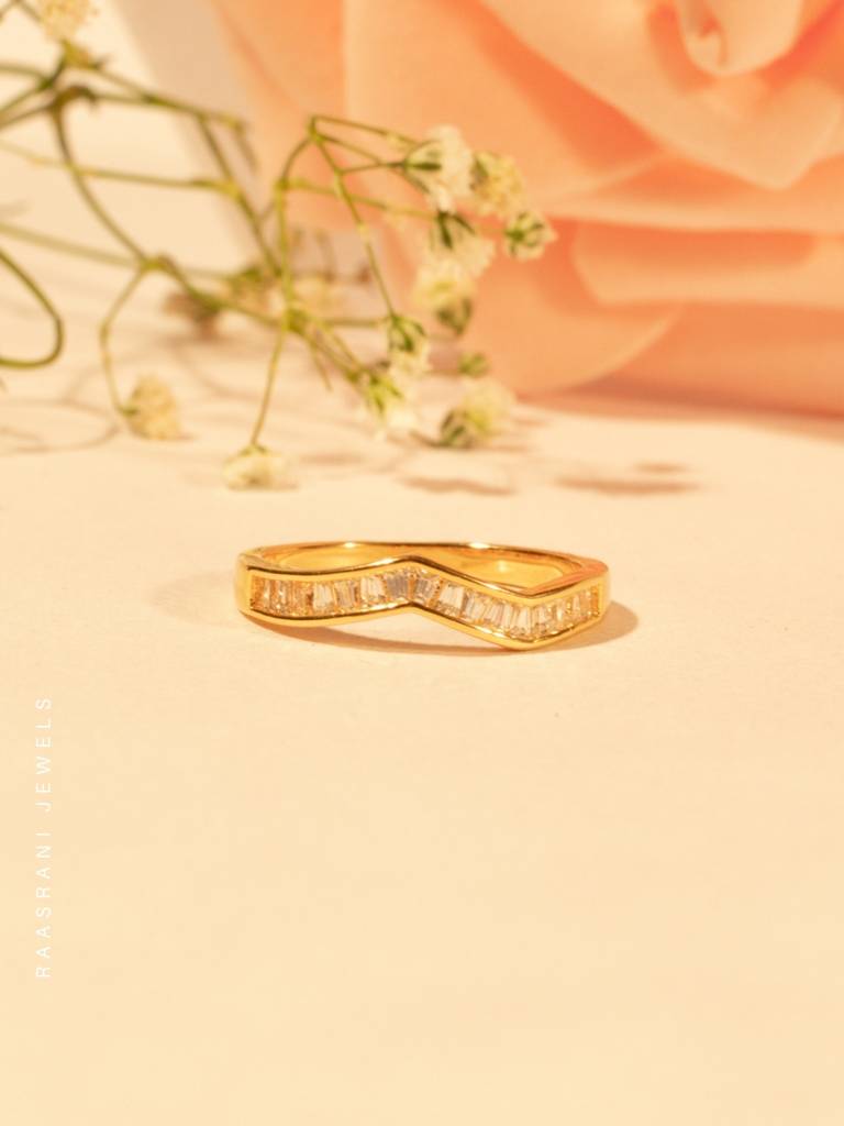 Elegant Zigzag Gold Ring Â Stainless Steel, Ad Studded, Size 7 : ATR546ZSR