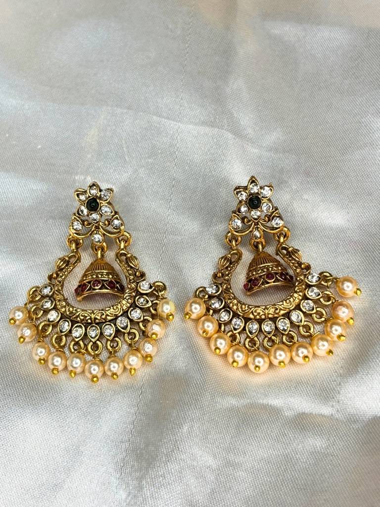 Gold-Plated Kundan Stone-Studded Peacock & Jhumka Pendant Necklace Jewellery Set : VI26JSTJ100009