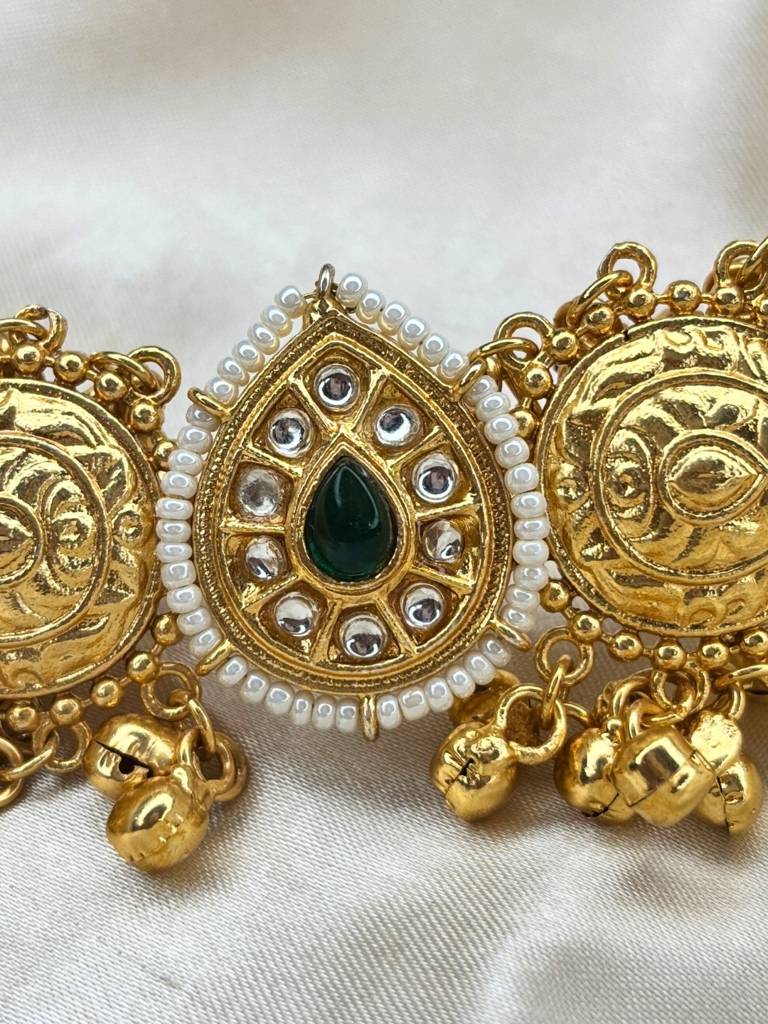 Women Gold-Plated Antique Stone Studded & Beaded Finger Ring : VI26RIAD1000030