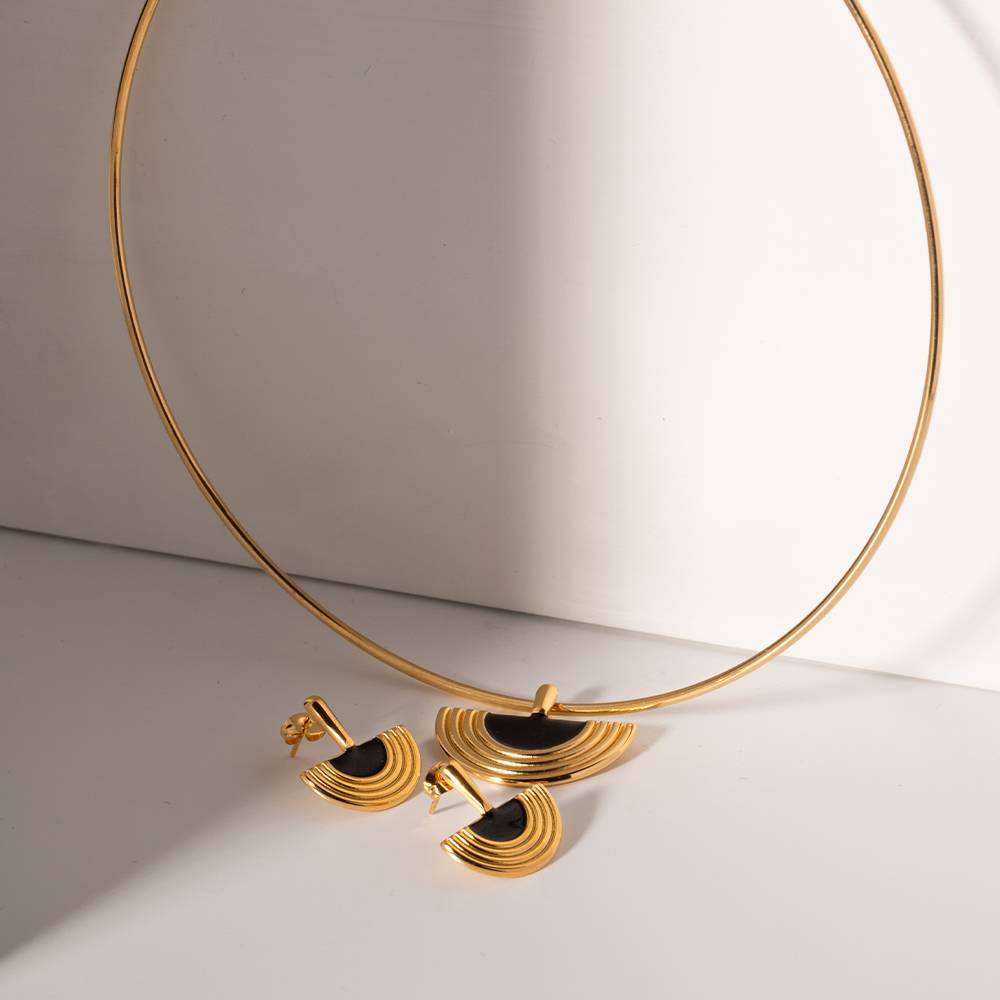 Mystic Black Gold Enamel Earrings : JD-ER-DG-01