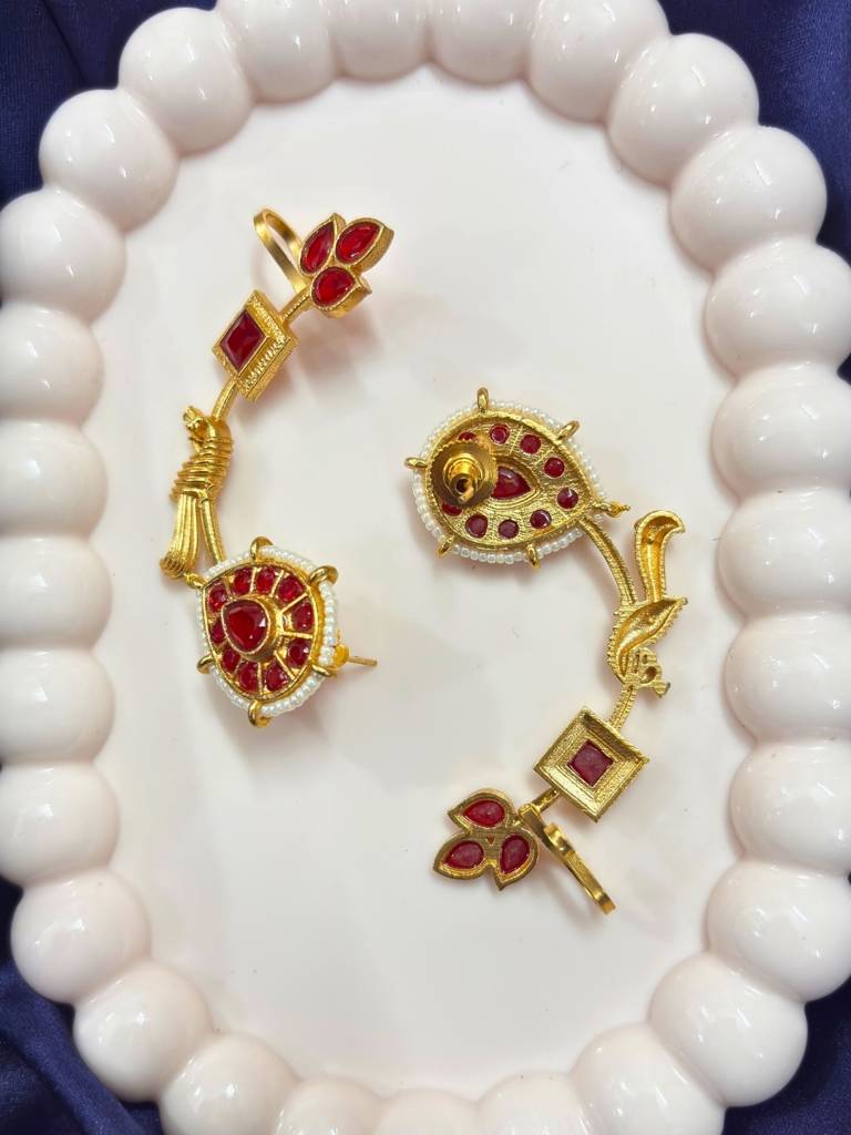 Gold-Plated Kundan Stone Studded & Beaded Peacock Shaped Ear Cuff : VI26EROX100227