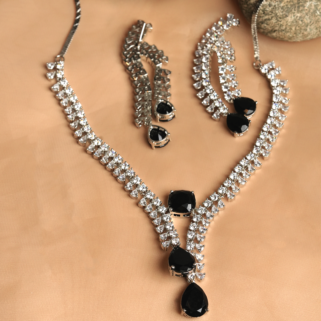 Black Designer Ad Necklace : CAO0180VIH