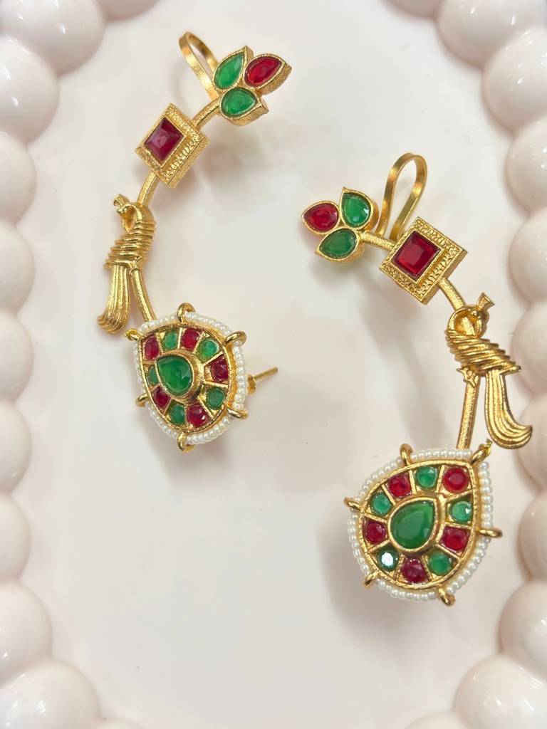 Gold-Plated Kundan Stone Studded & Beaded Peacock Shaped Ear Cuff : VI26EROX100228