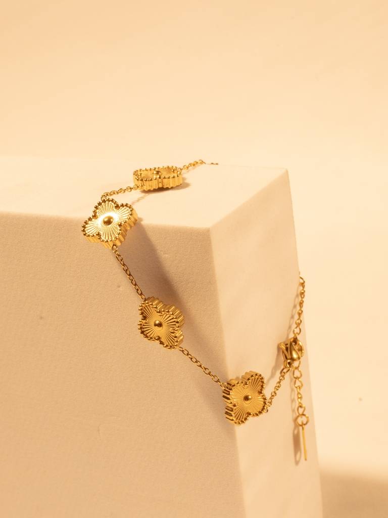 Golden Clover Bracelet : ATCB541GCB