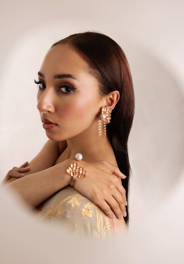 Baroque Beauty Leaf Earrings : AC-1071